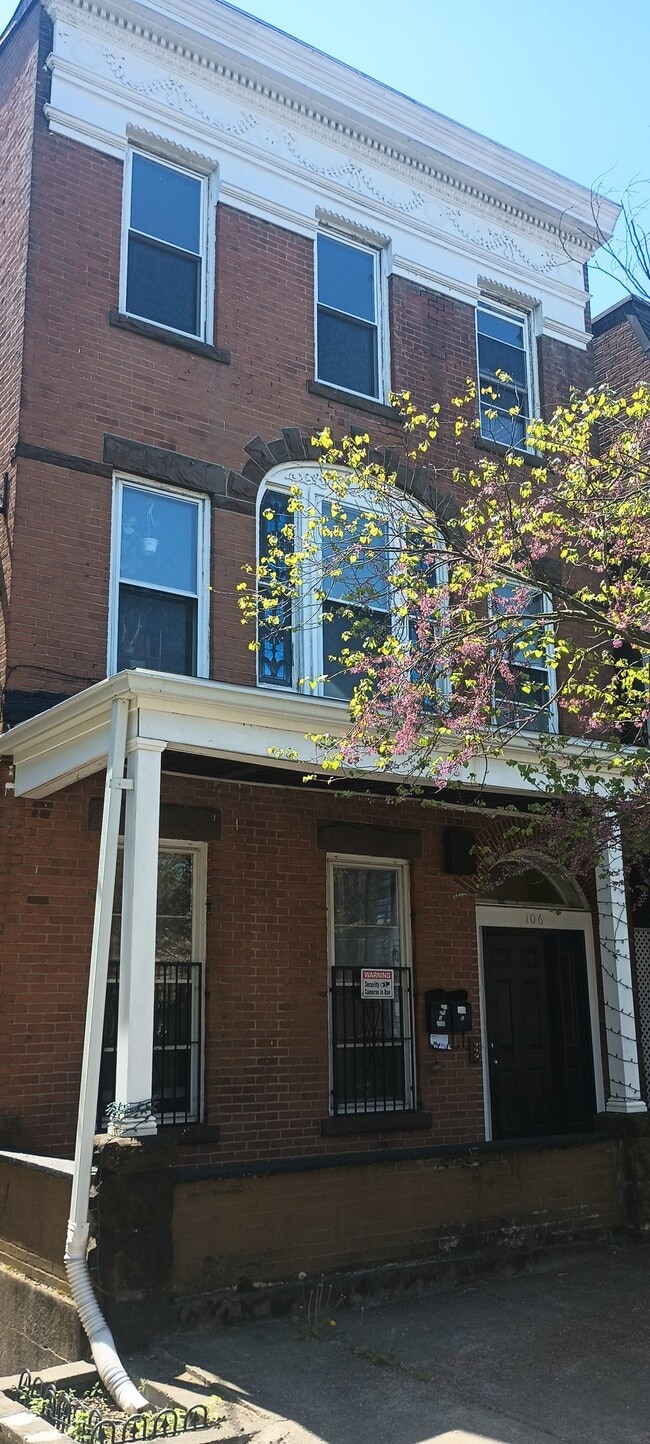 Building Photo - 106 William St