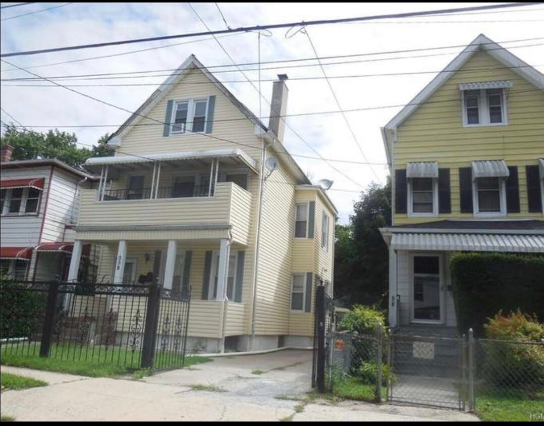 3 apartments family home - 339 S 7th Ave