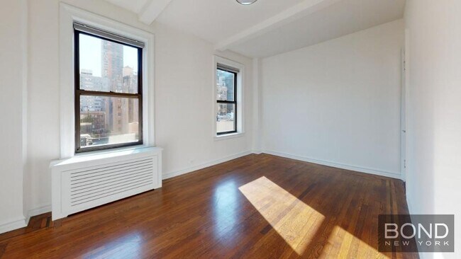Building Photo - 156 E 37th St