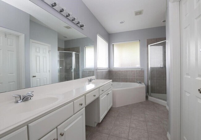 Foto del edificio - 21043 Sun Creek Dr