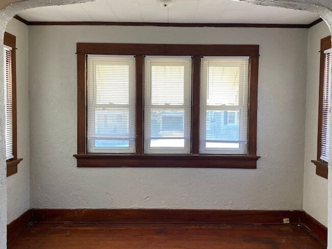 Foto del edificio - A charming three bedroom, one bathroom sin...