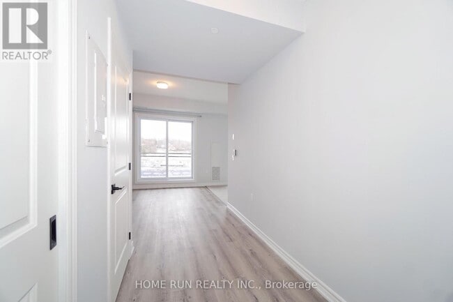 Photo du bâtiment - 1350-1350 Hemlock Rd