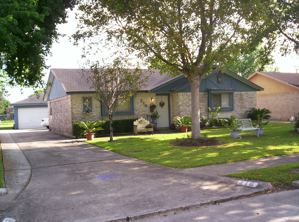 Primary Photo - 216 Bastrop St