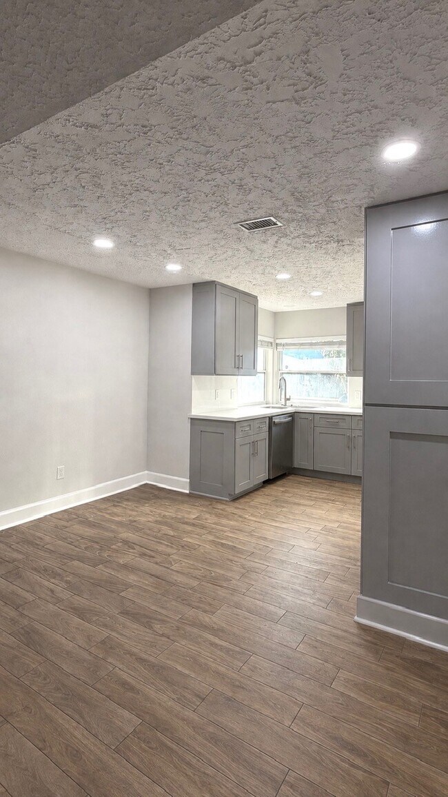 Foto del edificio - 14215 Royal Hill Dr