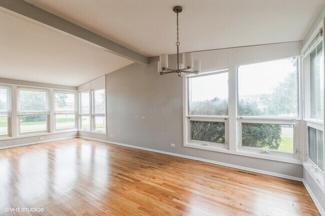 Building Photo - 833 Lavergne Ave
