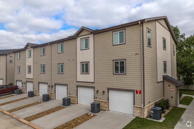 Foto alternativa del edificio - Starwood Farms Townhomes