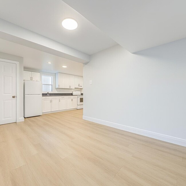 Building Photo - 73 Pearce Ave