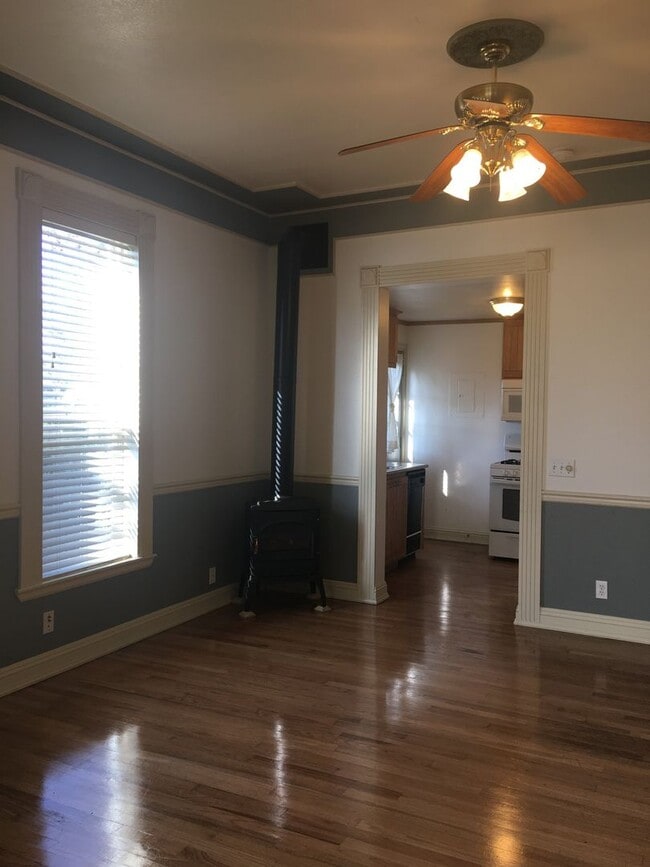 Building Photo - Beautiful Ground Level 1Bed/1Bath with out...