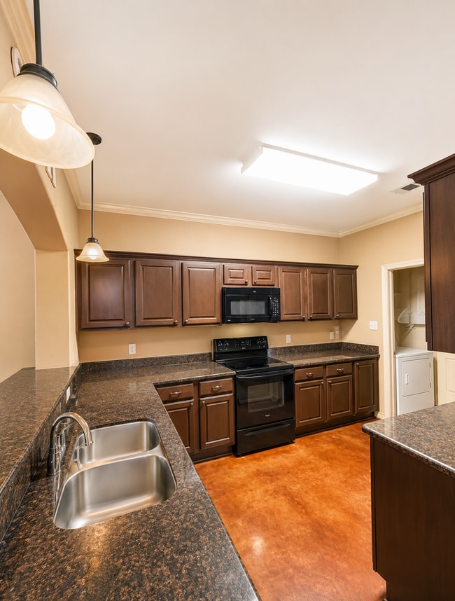 Building Photo - 3 Bed/3 Bath Barracks Townhome Available For Immediate Move In!!