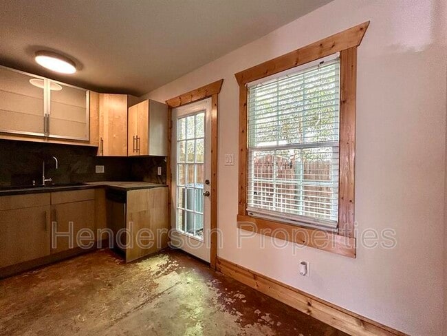 Building Photo - 634 Chipley Ave