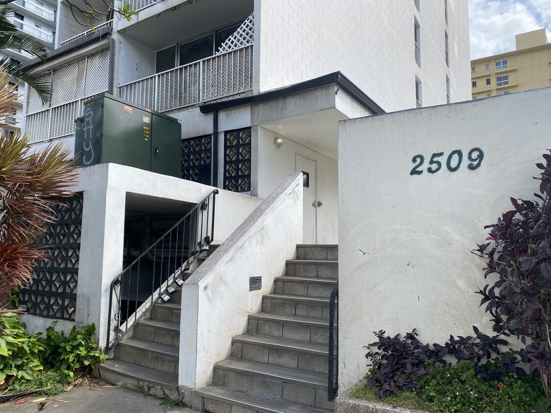 Primary Photo - 2509 Ala Wai Blvd