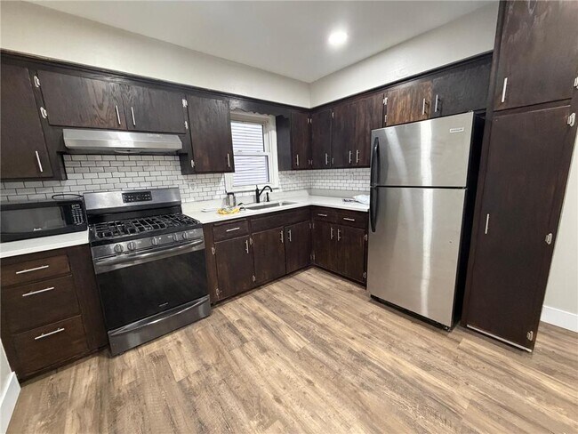 Foto del edificio - 212 42nd Ave NE