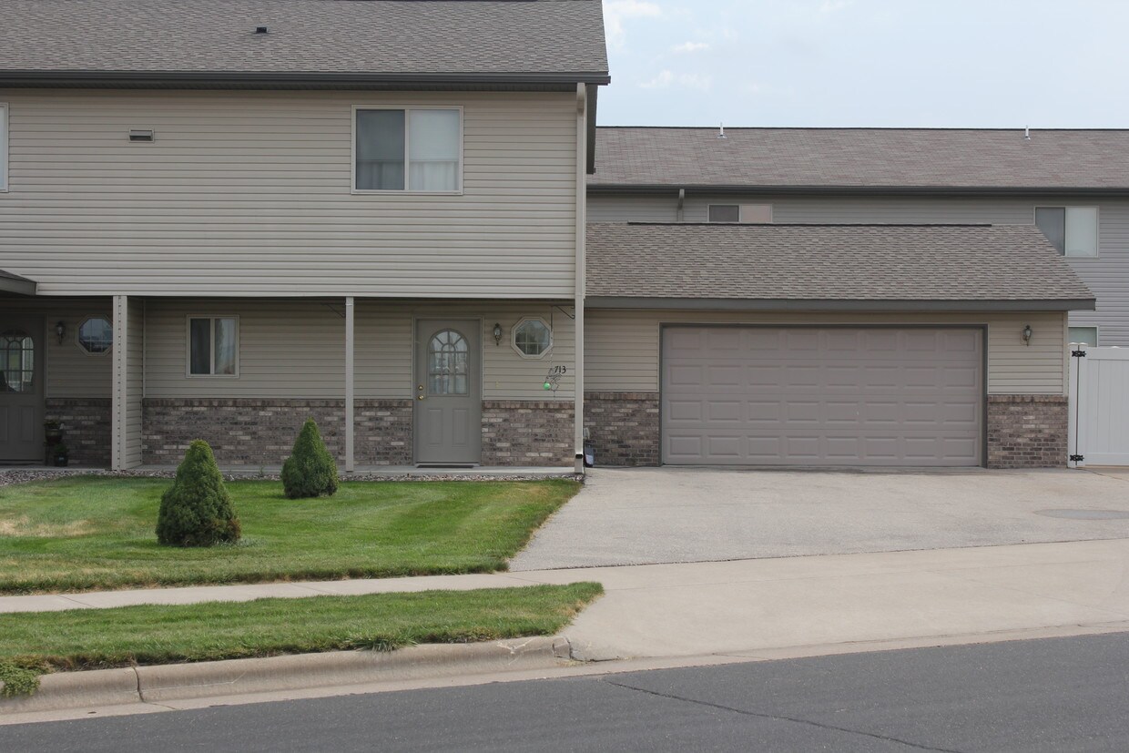 713 Angel Ct, Holmen, WI 54636 Townhome Rentals in Holmen WI