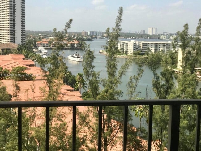 Foto del edificio - 18151 NE 31st Ct