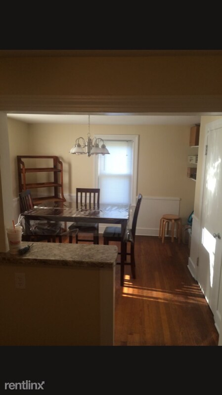 Building Photo - 3 br, 1 bath House - 27 School St