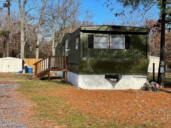 Foto del edificio - FOR RENT 3 Bedroom, 1 Bath Home in Laurel Lakes, NJ $1570