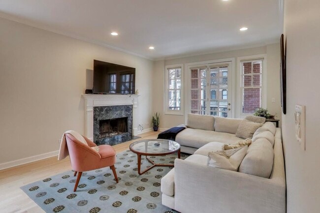 Building Photo - 1725 N Mohawk St