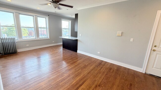 Foto del edificio - 3153 W Augusta Blvd