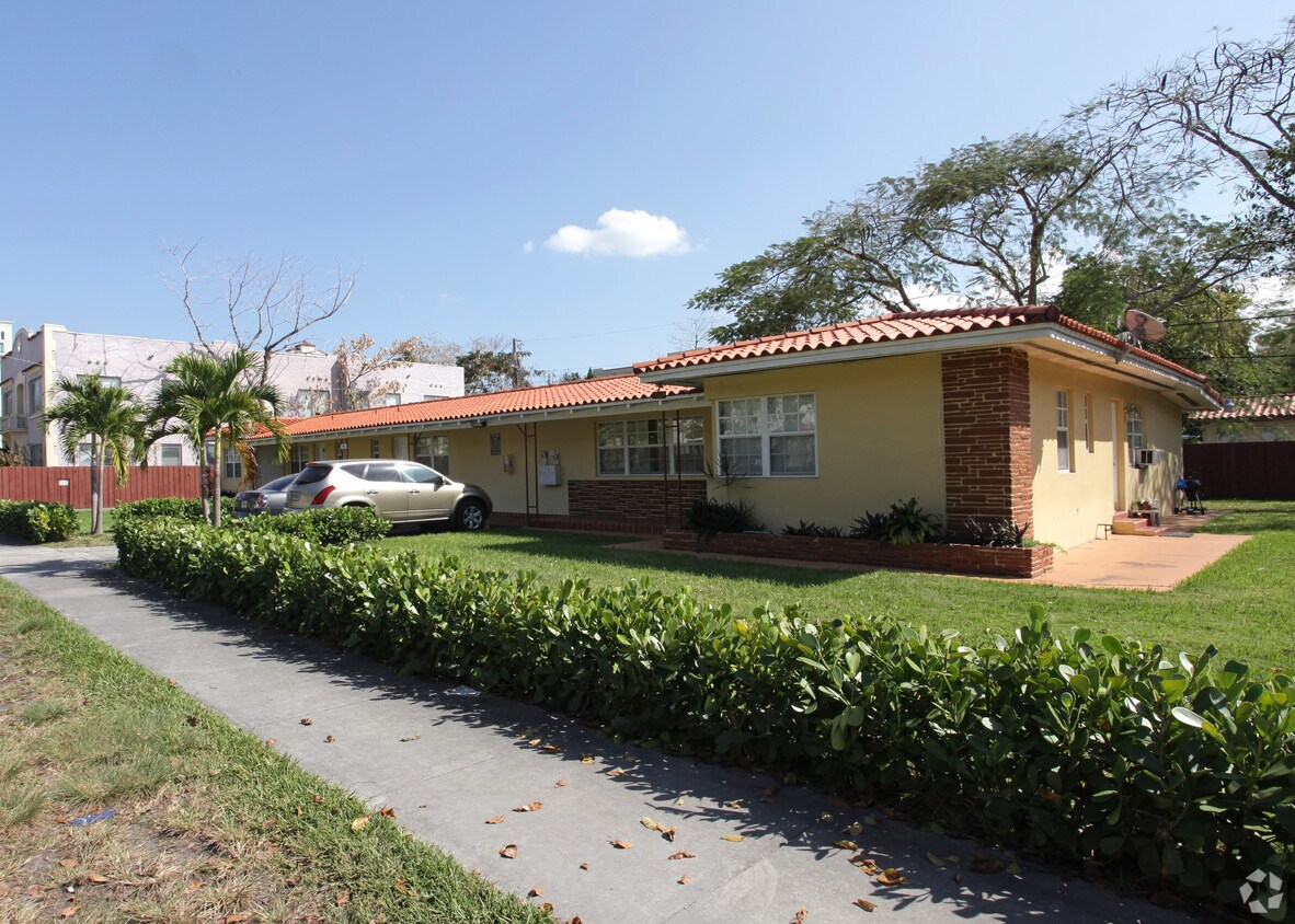 Primary Photo - 330 Mendoza Ave