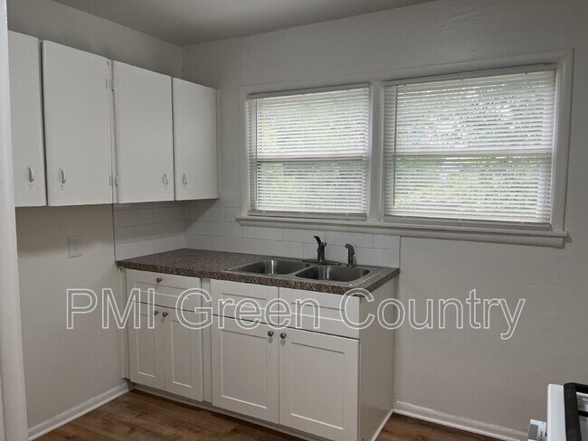 Foto del edificio - 4338 N Hartford Ave