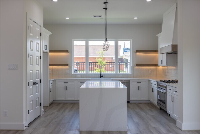 Foto del edificio - 1816 West St