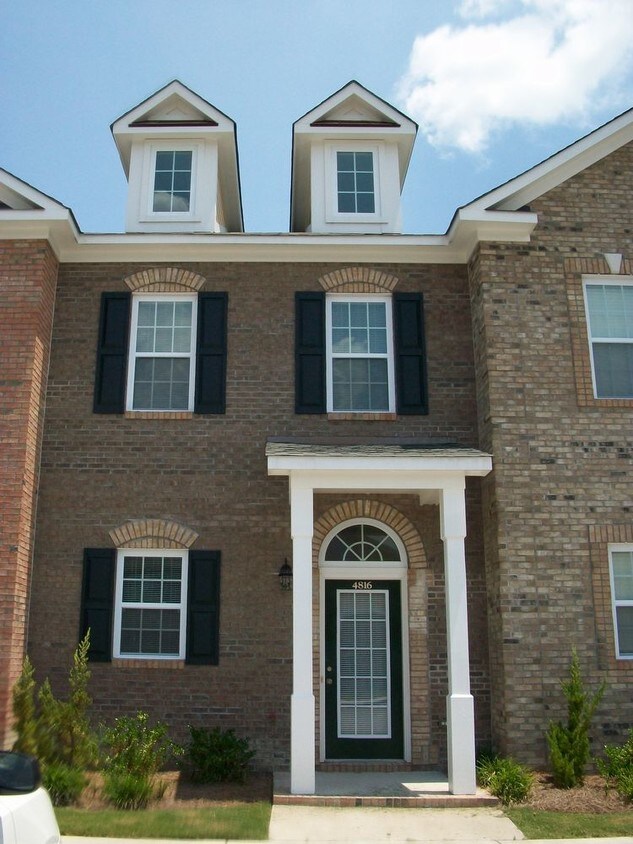 4816 Exton Park Loop, Castle Hayne, NC 28429 Townhome Rentals in