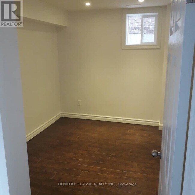 Building Photo - B2-89 ESTRELLA Crescent