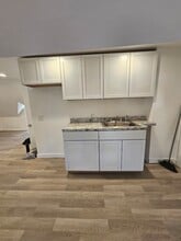 Building Photo - 210 Baldwin St