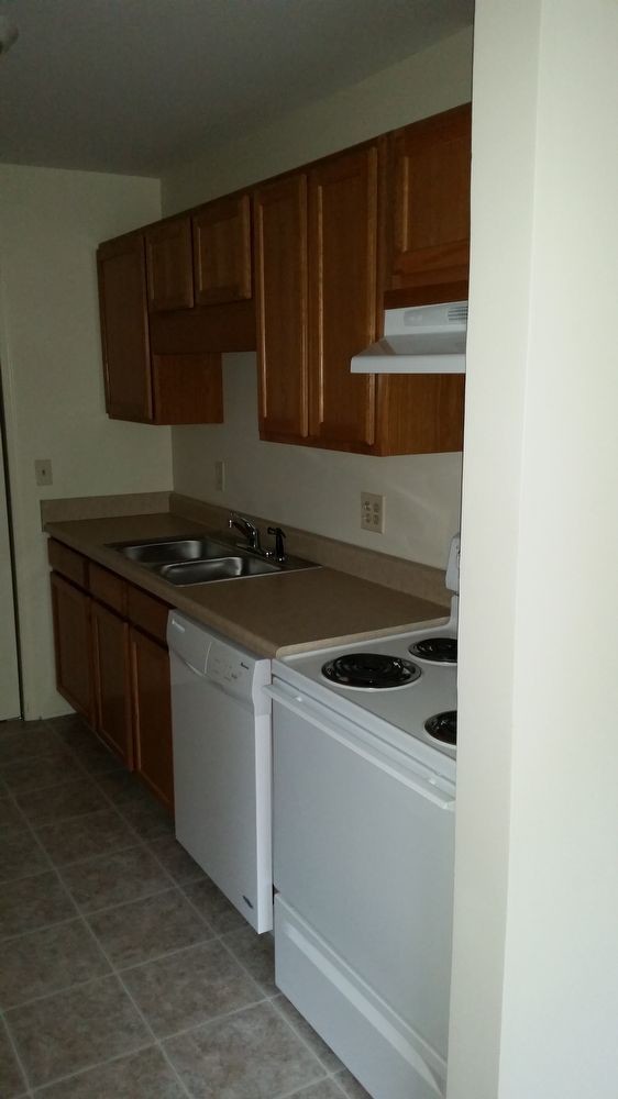 Building Photo - Pettit Apartments - 2 bedroom first floor