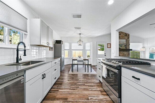 Foto del edificio - 2645 Piping Rock Trail