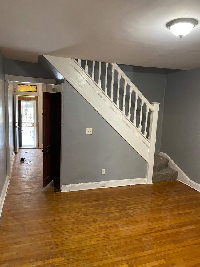 Foto del edificio - 2851 W Lafayette Ave