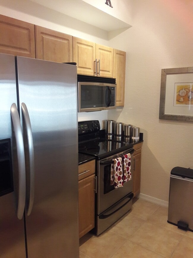 Building Photo - ANNUAL TURNKEY FURNISHED downtown Sarasota in luxury condominium!