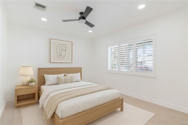 Foto del edificio - 8108 Lemona Ave