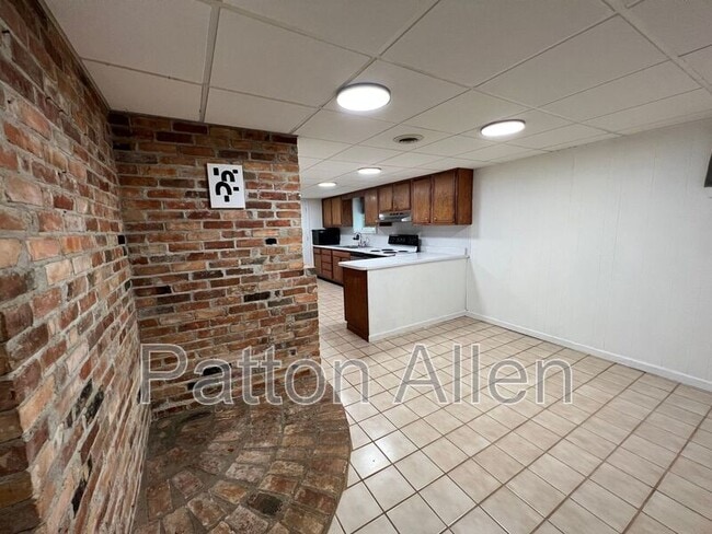 Foto del edificio - 120 Cedar Hill Rd