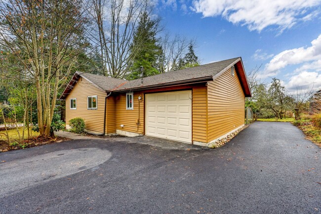 Building Photo - Newly remodeled Rambler Bainbridge Island