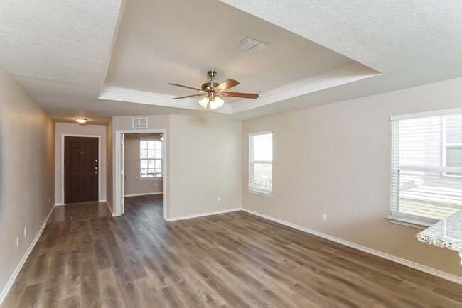 Building Photo - 10418 Castello Cyn