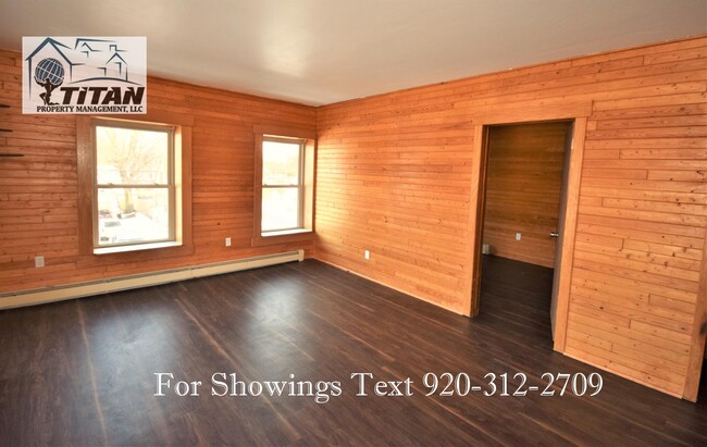 Building Photo - 111 N Maple St