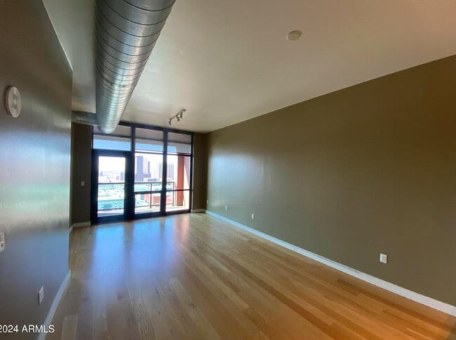 Building Photo - 310 S 4th St