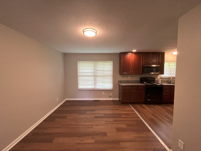 Building Photo - 124 Foxtree Dr