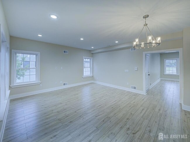 Building Photo - 8 Travers Ave