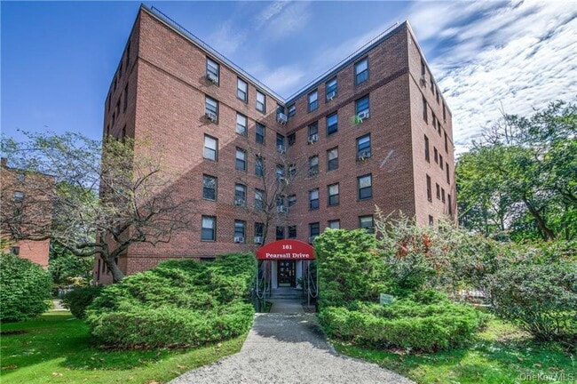 Foto del edificio - 161 Pearsall Dr