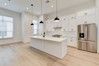 Building Photo - 1821 Prospect St