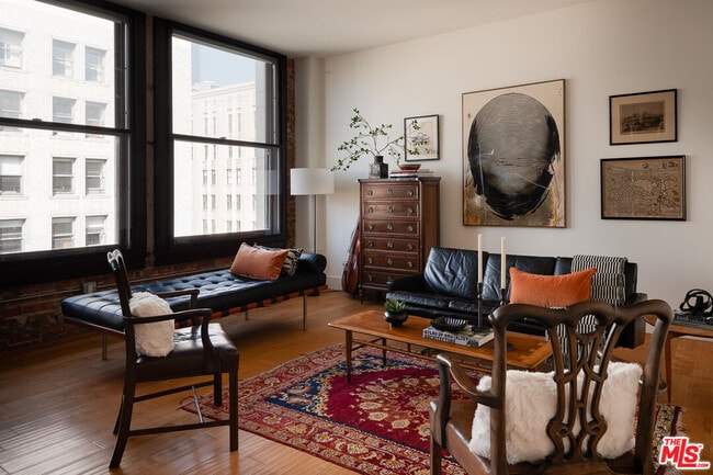 Foto del edificio - 460 S Spring St