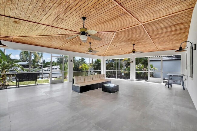 Foto del edificio - 15180 Lyneburg Ave