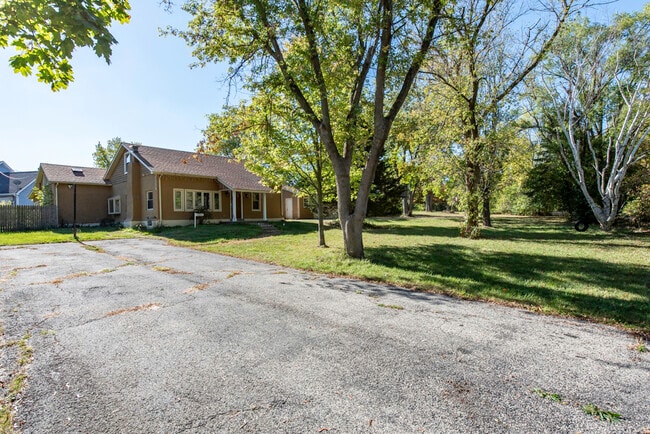 Building Photo - 1700 Gideon Ave