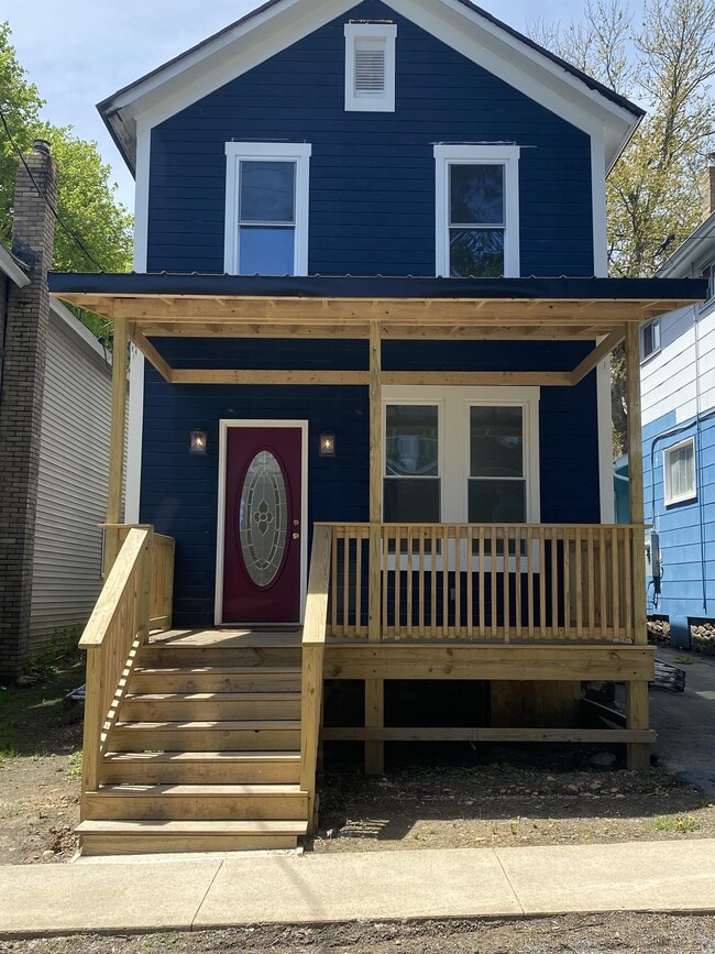 Building Photo - 303 11th St