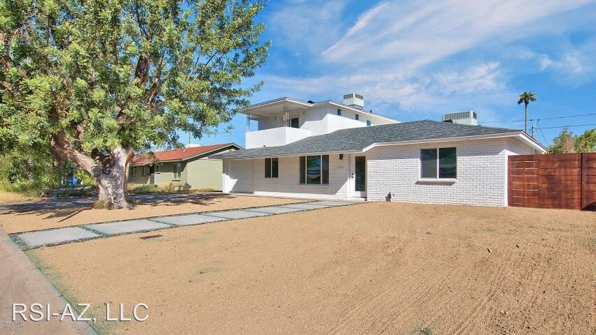 Primary Photo - 3038 E Avalon Dr