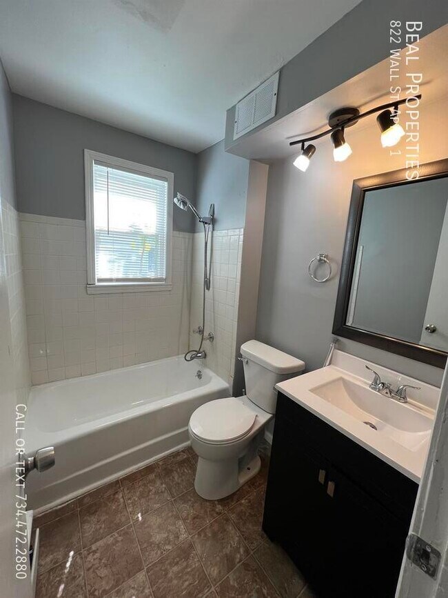 Foto del edificio - 822 Wall St