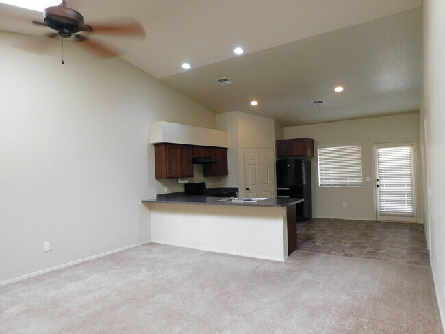 Foto del edificio - NICE TOWNHOME IN SUNSET MOUNTAIN VILLAS!