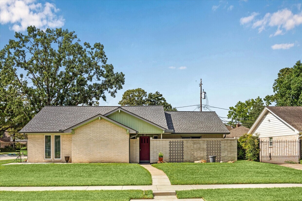 Foto principal - 1114 Chantilly Ln